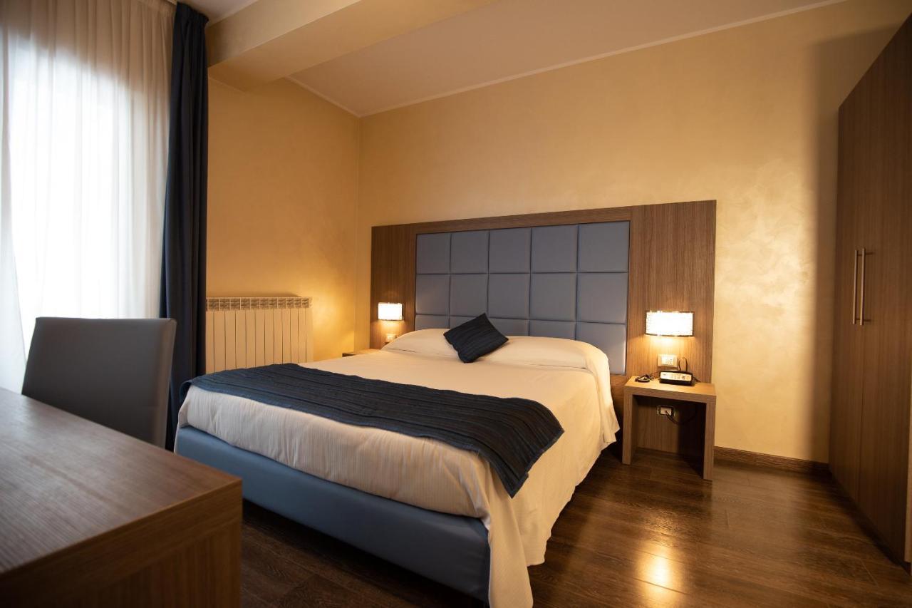 Hotel La Compagnia Del Viaggiatore LʼAquila Zewnętrze zdjęcie